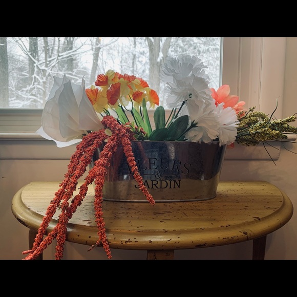 Spring Center Piece - Picture 2 of 2